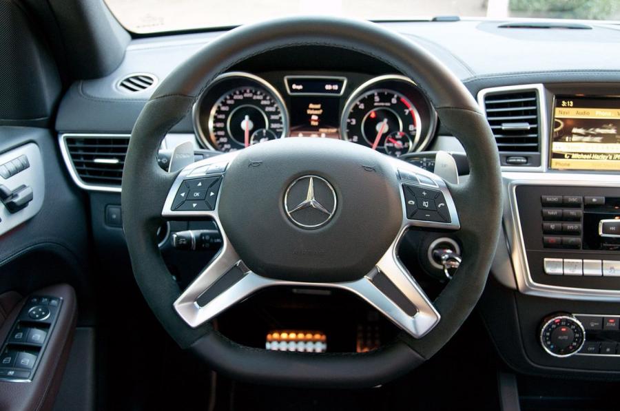  Mercedes-Benz ML63 AMG 2012 года  (фото 23 из 70)
